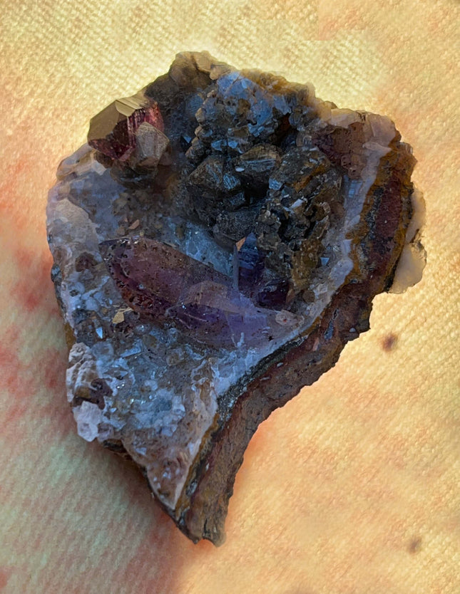 Amethyst auf Matrix aus Brandberg, Namibia